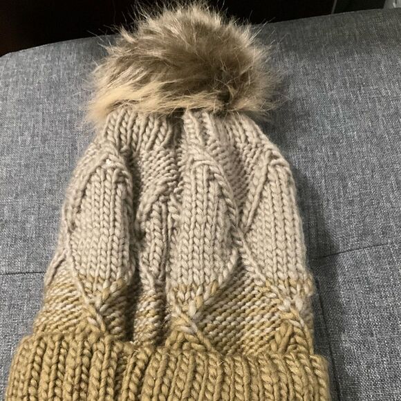 Heat Trendz Thermal HAT WITH POM - Picture 1 of 4